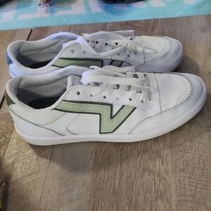 Vans ComfyCush White and Light Green Men's Size 8, Women 9.5 Sneakers